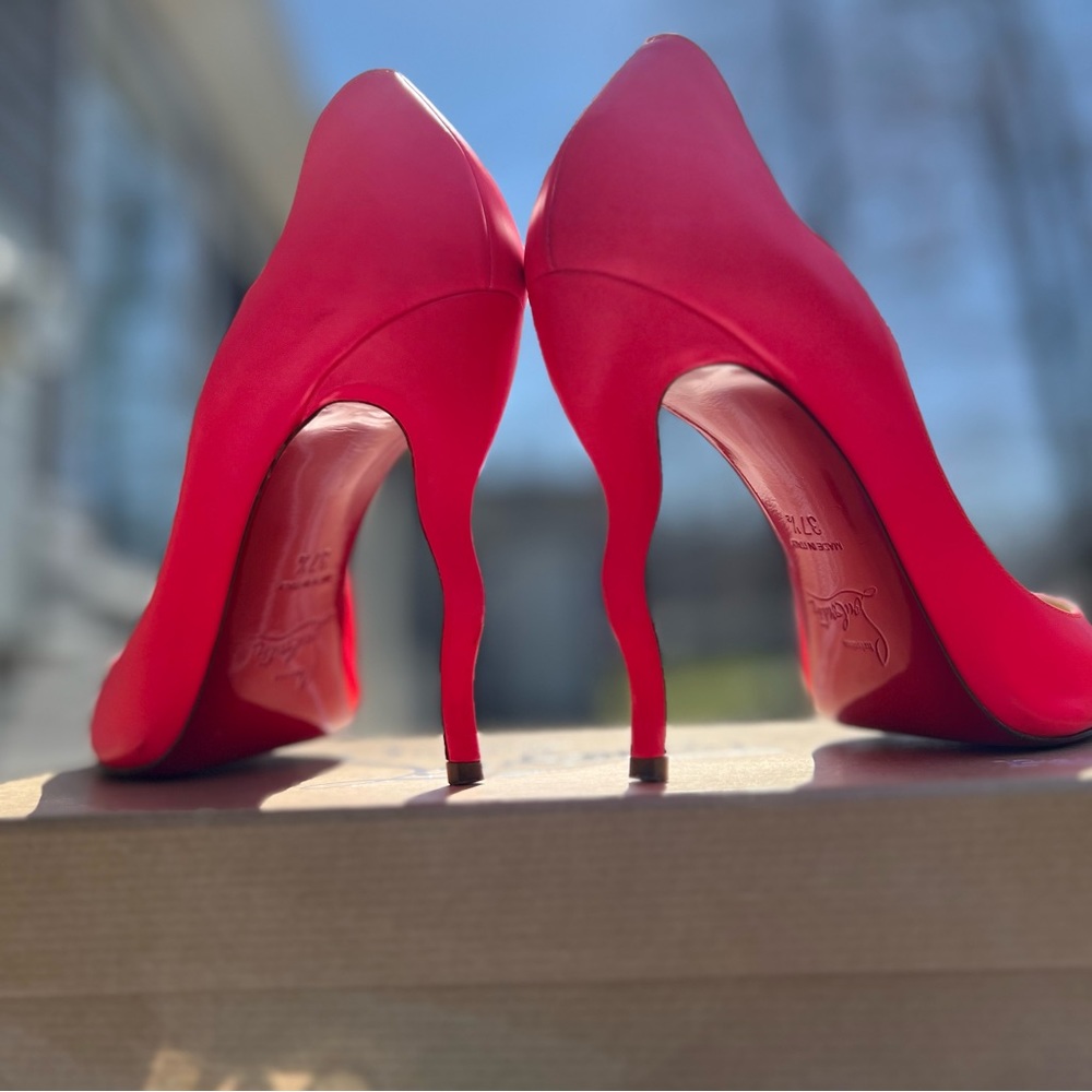 Christian Louboutin Dalida pointed toe pumps - Picture 5 of 14